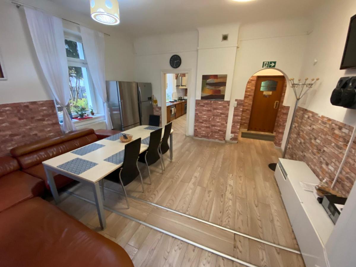 Hostel Piaseczno Пясечно Экстерьер фото